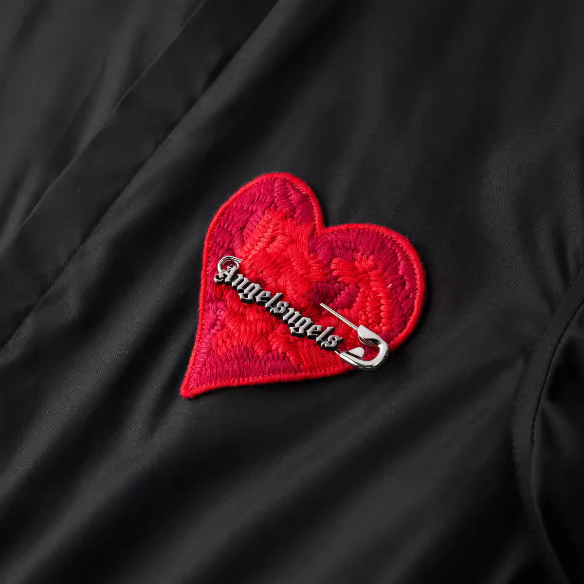Brand Knitted Love Embroidery  - Streetwear Brand Trends recension och pris